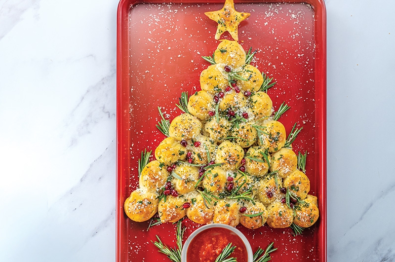Cheesy Pull-Apart Christmas Tree Bread