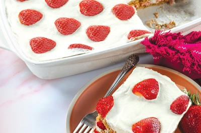 strawberry icebox cake